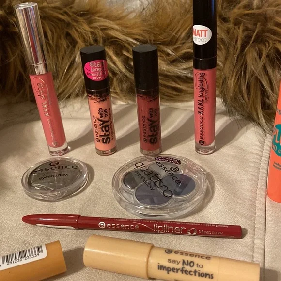 Bundle of 10 essence items(eyeshadow,lipgloss,lip liner,concealer,black mascara) - Picture 2 of 14
